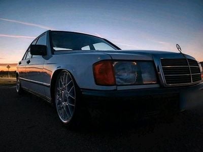 Gebraucht Mercedes 190 72 PS (52 kW) 1987 Weiß Limousine