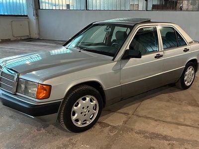 Gebraucht Mercedes 190 109 PS (80 kW) 1990 Silber Limousine