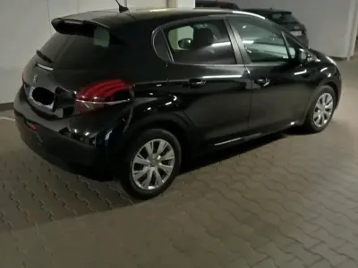 Gebraucht Peugeot 208 102 PS (75 kW) 2019 Schwarz Kleinwagen