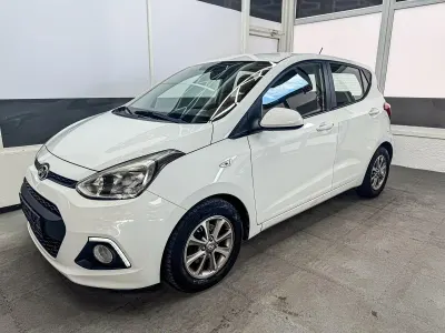 Gebraucht Hyundai i10 YES! Silver 87 PS (63 kW) 2015 Weiss Kleinwagen