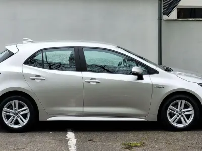 Gebraucht Toyota Corolla 122 PS (89 kW) 2020 Silber Limousine