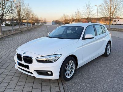 Gebraucht BMW 118 Advantage 136 PS (100 kW) 2018 Weiß Kleinwagen