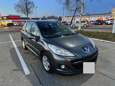 Gebraucht Peugeot 207 Family 95 PS (69 kW) 2012 Grau Kombi