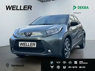 Gebraucht Toyota Aygo 72 PS (52 kW) 2023 Cardamon green / night sky black (gruen) Kleinwagen