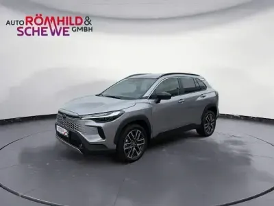 Neu Toyota Corolla Cross Style 140 PS (102 kW) 2026 Andere (silber) SUV