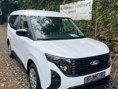 Gebraucht Ford Tourneo Courier Trend 101 PS (74 kW) 2025 Weiß Van / Kleinbus