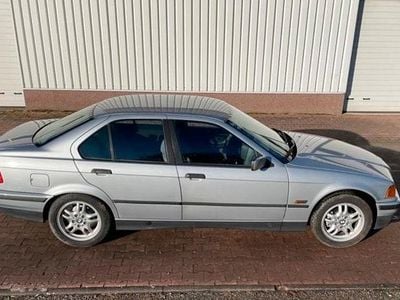 Gebraucht BMW 316 102 PS (75 kW) 1995 Silber Limousine