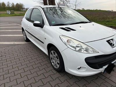 Gebraucht Peugeot 206 60 PS (44 kW) 2010 Weiß Limousine