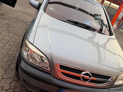 Grau Gebraucht 2004 Opel Zafira Van / Kleinbus | 1.500 € (Fairer Preis)