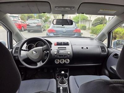 Second-hand Honda Jazz 77 CP (56 kW) 2005 Albastru Hatchback