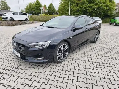 Używany Opel Insignia Exklusiv 209 KM (153 kW) 2018 Niebieski Sedan/Limuzyna