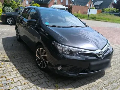 Gebraucht Toyota Auris 111 PS (81 kW) 2015 Schwarz Limousine