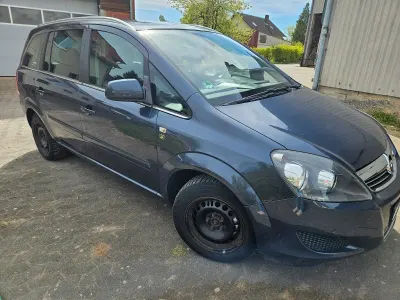 Gebraucht Opel Zafira Family 140 PS (102 kW) 2010 Blau Van / Kleinbus
