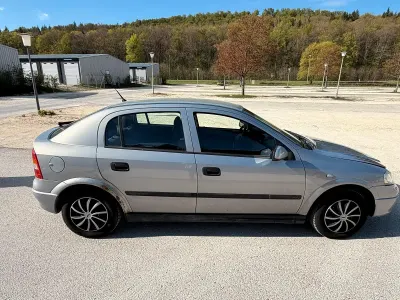 Gebraucht Opel Astra 85 PS (62 kW) 2000 Silber Limousine