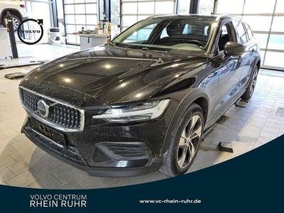 Schwarz onyx black / metallic Gebraucht 2024 Volvo V60 CC Plus Kombi | 39.950 € (Fairer Preis)