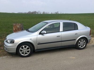 Usata Opel Astra Njoy 84 CV (61 kW) 2003 Argento Berlina