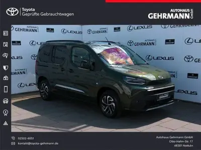 Neu Toyota Proace Verso City 131 PS (96 kW) 2026 Backpacker chaki metallic Kombi