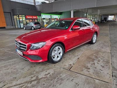 Gebraucht Mercedes E200 Avantgarde 184 PS (135 kW) 2016 Rot Limousine