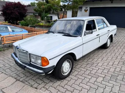 Gebraucht Mercedes 240 72 PS (52 kW) 1980 Weiß Limousine