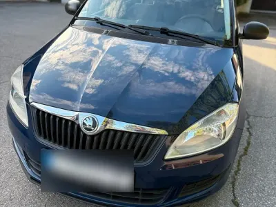 Gebraucht Skoda Fabia 60 PS (44 kW) 2014 Blau Limousine