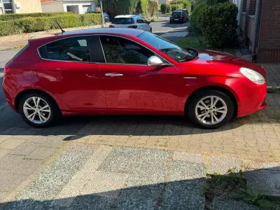 Gebraucht Alfa Romeo Giulietta 105 PS (77 kW) 2013 Rot Kleinwagen