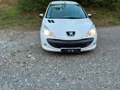 Gebraucht Peugeot 206+ 75 PS (55 kW) 2009 Weiß Kleinwagen