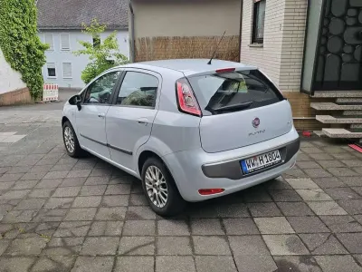 Gebraucht Fiat Grande Punto Dynamic 77 PS (56 kW) 2011 Kleinwagen