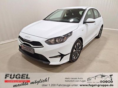 Neu Kia Ceed Play 101 PS (74 kW) 2025 Casa white Kleinwagen