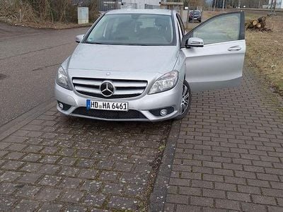 Gebraucht Mercedes B180 122 PS (89 kW) 2012 Silber Van / Kleinbus