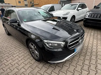 Gebraucht Mercedes E220 190 PS (139 kW) 2022 Schwarz Kombi