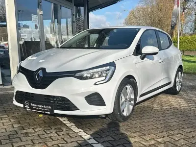 Używany Renault Clio V Zen 91 KM (66 kW) 2021 Biały Hatchback