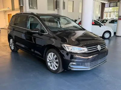 Gebraucht VW Touran Highline 150 PS (110 kW) 2017 Schwarz Van / Kleinbus