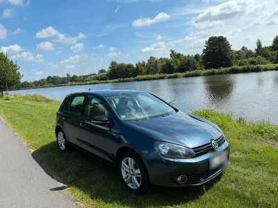 Gebraucht VW Golf VII Match 105 PS (77 kW) 2012 Blau Limousine