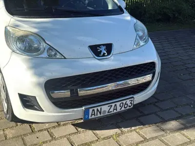 Gebraucht Peugeot 107 69 PS (50 kW) 2010 Weiß Kleinwagen