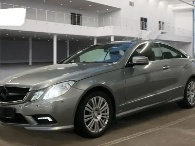 Gebraucht Mercedes E500 Avantgarde 387 PS (284 kW) 2011 Silber Coupé