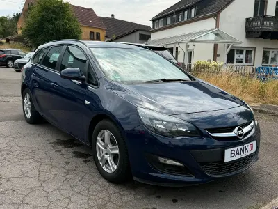 Gebraucht Opel Astra Selection 110 PS (80 kW) 2013 Blau Kombi