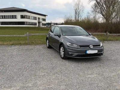 Gebraucht VW Golf VII Highline 150 PS (110 kW) 2017 Grau Limousine