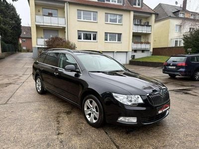 Gebraucht Skoda Superb 140 PS (102 kW) 2012 Schwarz Kombi