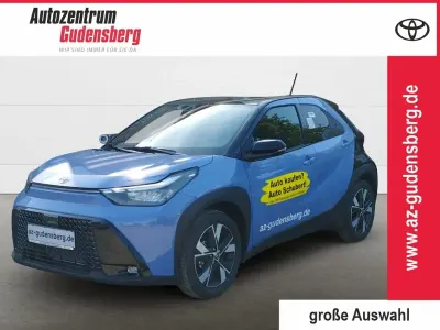 Neu Toyota Aygo X 117 PS (86 kW) 2026 939)/ black mica (209) (schwarz SUV