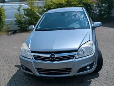 Gebraucht Opel Astra 115 PS (84 kW) 2008 Silber Limousine
