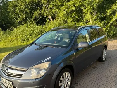 Usata Opel Astra 110 CV (80 kW) 2009 Blu Station wagon