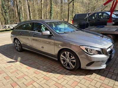 Gebraucht Mercedes CLA180 Shooting Brake 122 PS (89 kW) 2018 Grau Kombi