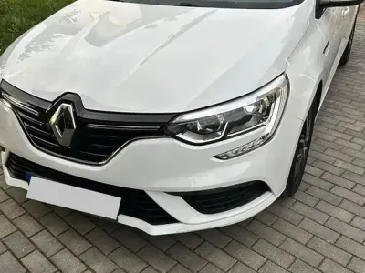 Gebraucht Renault Mégane IV Play 132 PS (97 kW) 2017 Weiß Limousine
