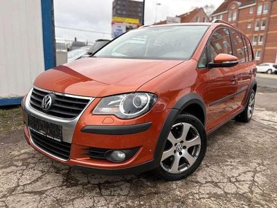 Second-hand VW Touran Cross 140 CP (102 kW) 2009 Roșu Monovolum