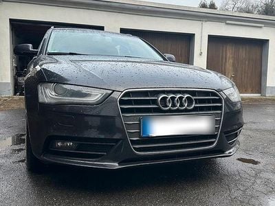 Grau Gebraucht 2012 Audi A4 Kombi | 11.900 € (Teuer)