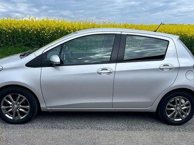 Usata Toyota Yaris Edition 69 CV (50 kW) 2014 Argento Utilitaria