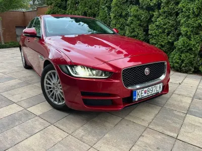 Gebraucht Jaguar XE Prestige 163 PS (119 kW) 2016 Rot Limousine