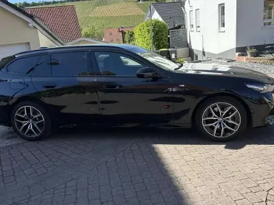 Gebraucht BMW 520 M Sport 197 PS (144 kW) 2024 Schwarz Kombi