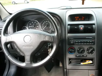 Gebraucht Opel Astra Njoy 84 PS (61 kW) 2004 Schwarz Limousine