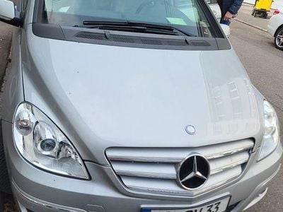 Gebraucht Mercedes B180 116 PS (85 kW) 2011 Silber Van / Kleinbus